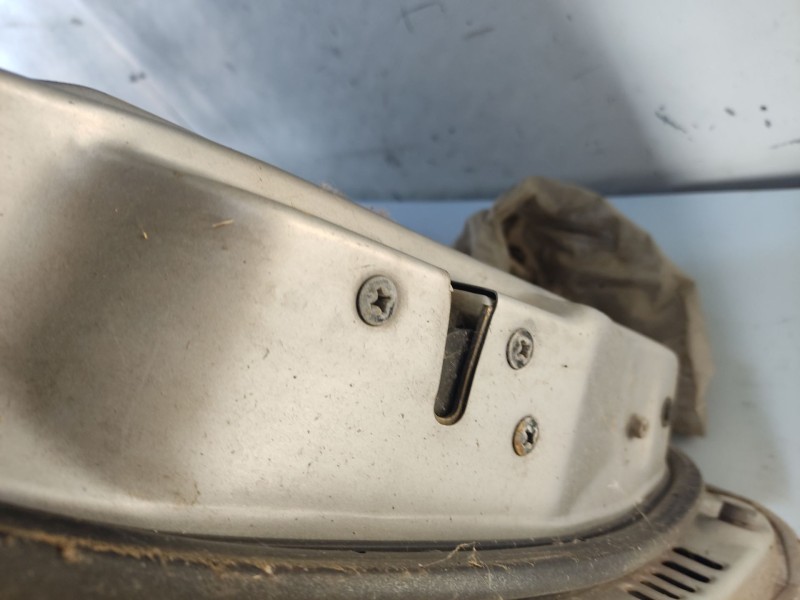 Recambio de cerradura puerta delantera izquierda para mitsubishi colt (ca0) referencia OEM IAM MB830407  