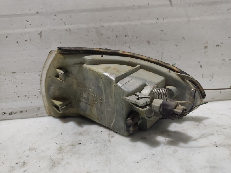 Recambio de piloto delantero derecho para mitsubishi colt (ca0) referencia OEM IAM MB821050  