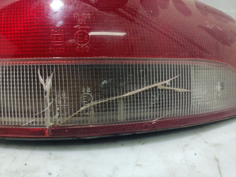 Recambio de piloto trasero izquierdo para mitsubishi colt (ca0) referencia OEM IAM MB880431  