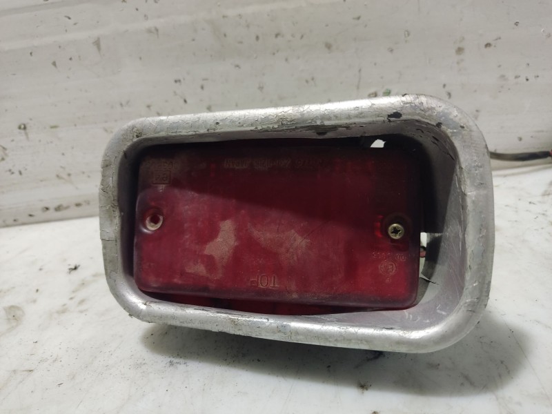 Recambio de piloto trasero izquierdo paragolpes para mitsubishi colt (ca0) referencia OEM IAM MB821105  