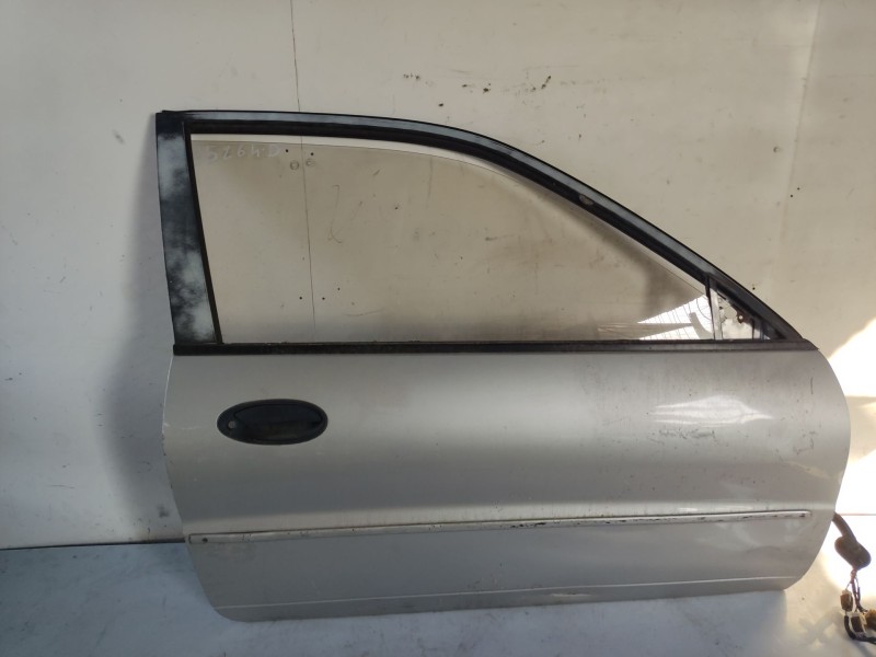 Recambio de puerta delantera derecha para mitsubishi colt (ca0) referencia OEM IAM MB861640  