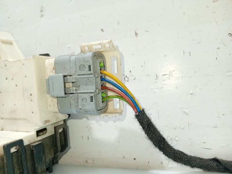 Recambio de cerradura puerta delantera derecha para citroën c4 berlina referencia OEM IAM 9136ET 9681331480 