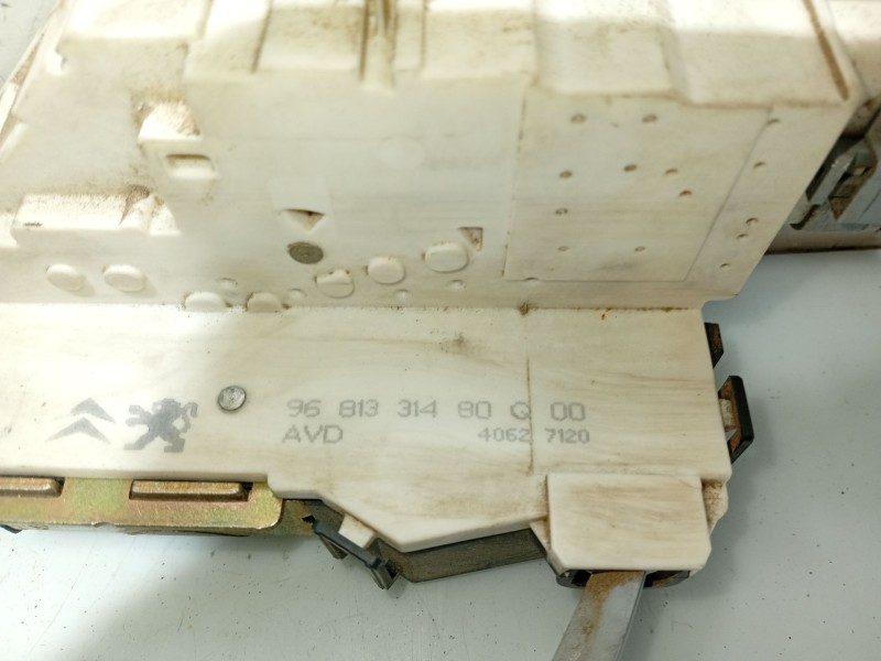 Recambio de cerradura puerta delantera derecha para citroën c4 berlina referencia OEM IAM 9136ET 9681331480 