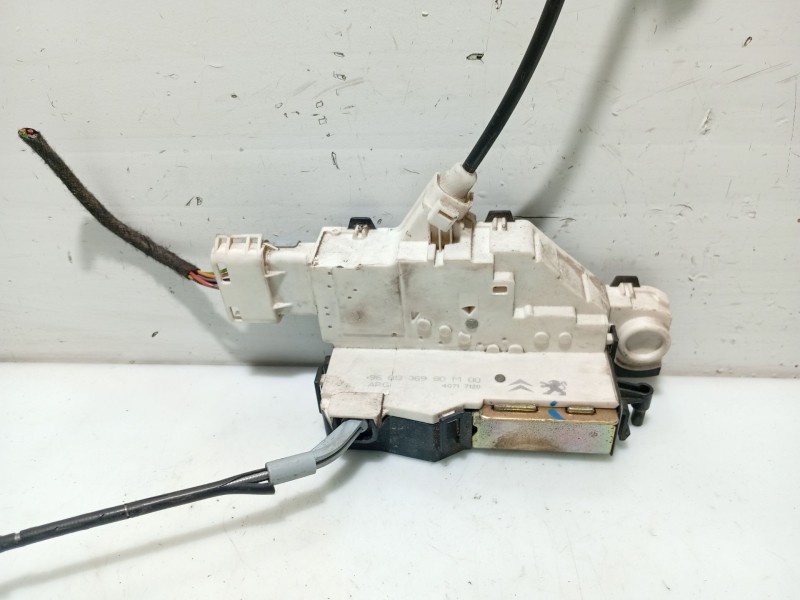Recambio de cerradura puerta trasera izquierda para citroën c4 berlina referencia OEM IAM 9137K5 9681336980 