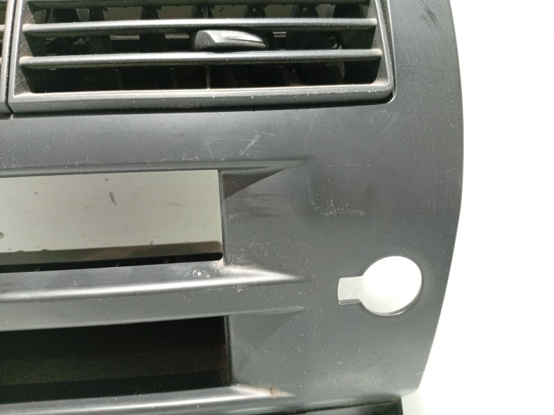 Recambio de moldura para citroën c4 berlina referencia OEM IAM 9649599477  