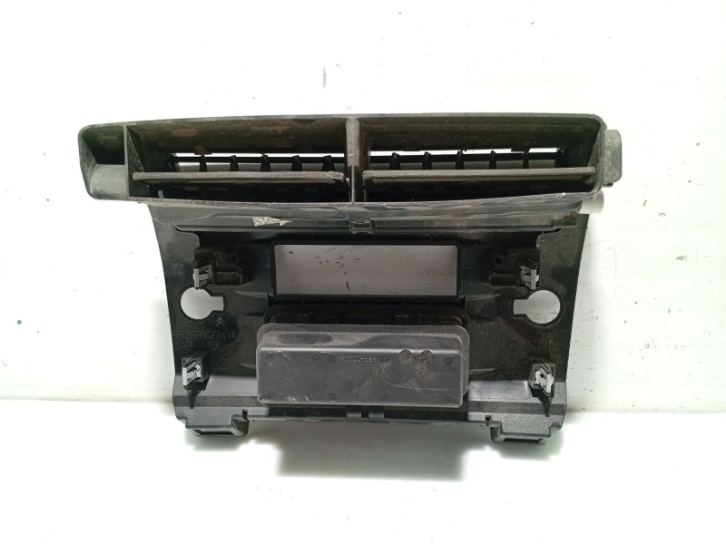 Recambio de moldura para citroën c4 berlina referencia OEM IAM 9649599477  