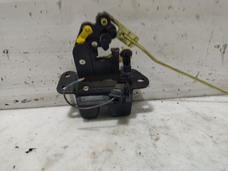 Recambio de cerradura maletero / porton para hyundai getz (tb) 1.1 referencia OEM IAM 812301C031  