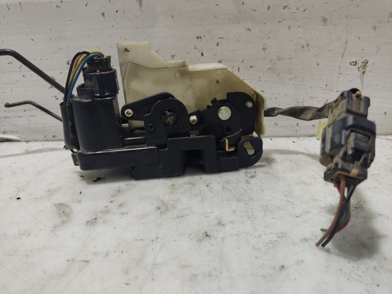 Recambio de cerradura puerta delantera izquierda para hyundai getz (tb) 1.1 referencia OEM IAM 813101C201  