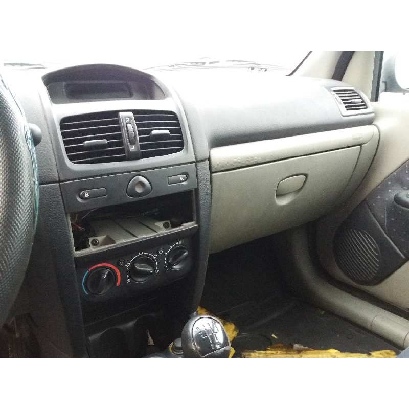 renault clio ii fase ii (b/cb0) 1.5 dci diesel   |   0.01 - ... | 2001 | 65 cv / 48 kw del año 2001