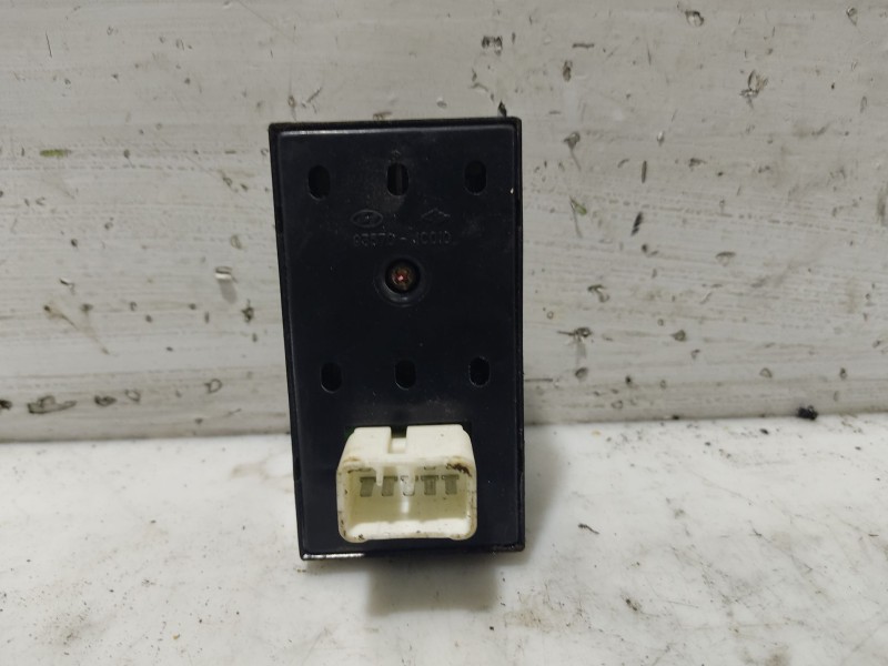 Recambio de mando elevalunas delantero izquierdo para hyundai getz (tb) 1.1 referencia OEM IAM 935701C010  