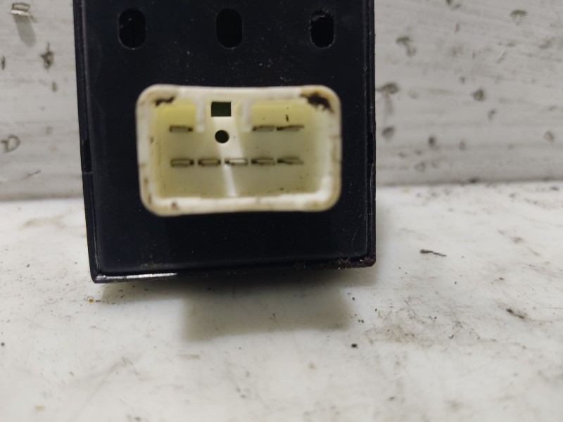 Recambio de mando elevalunas delantero izquierdo para hyundai getz (tb) 1.1 referencia OEM IAM 935701C010  