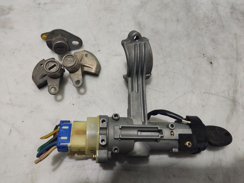 Recambio de juego bombines para hyundai getz (tb) 1.1 referencia OEM IAM 3681022800  