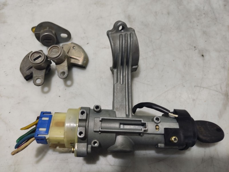 Recambio de juego bombines para hyundai getz (tb) 1.1 referencia OEM IAM 3681022800  