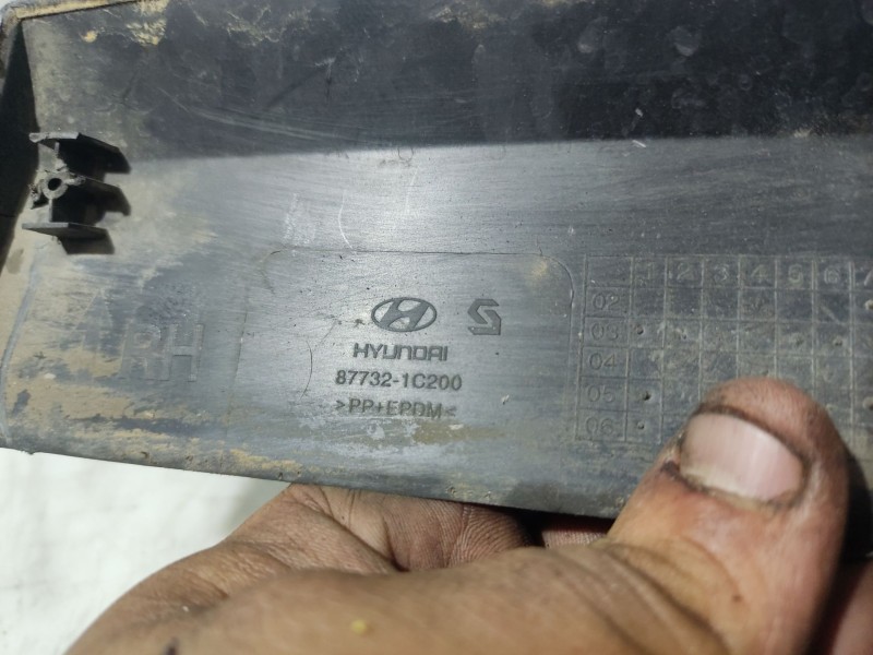 Recambio de moldura para hyundai getz (tb) 1.1 referencia OEM IAM 877321C200  