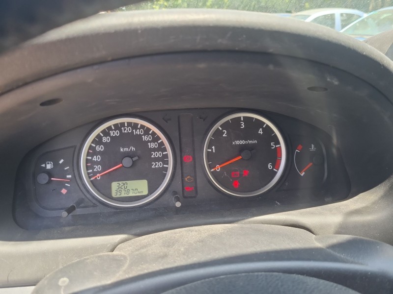 nissan almera ii hatchback (n16) del año 2004