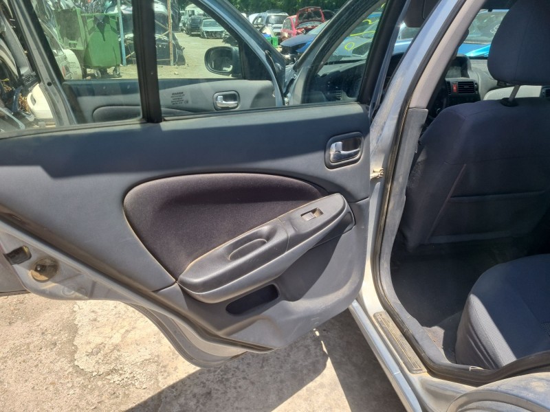 nissan almera ii hatchback (n16) del año 2004