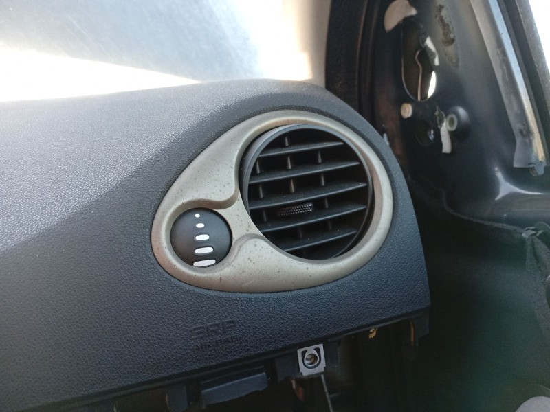 Recambio de aireador lateral derecho para renault clio iii (br0/1, cr0/1) 1.5 dci (br0h, cr0h, cr1s, br1s) referencia OEM IAM 77