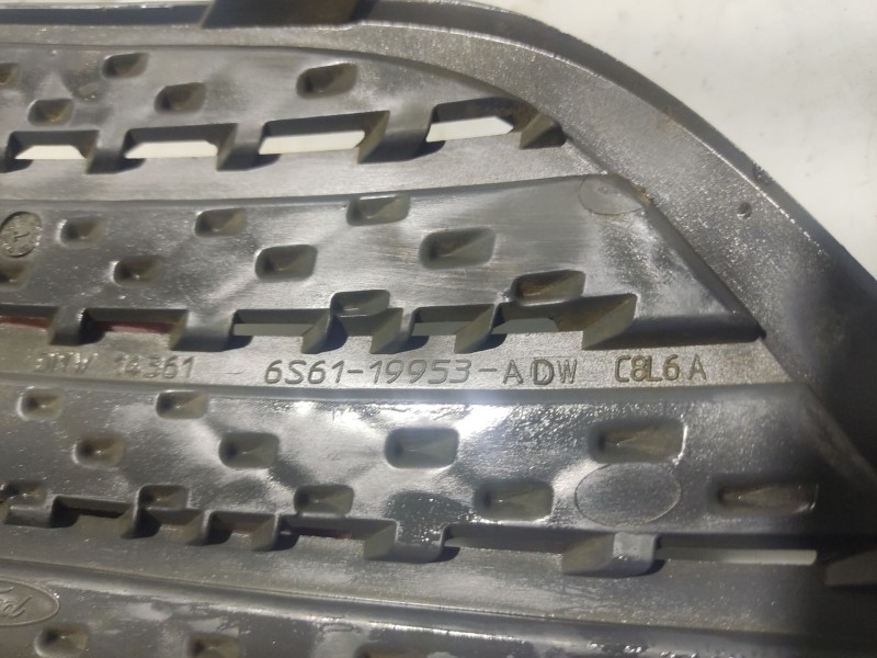 Recambio de moldura para ford fiesta (cbk) referencia OEM IAM   