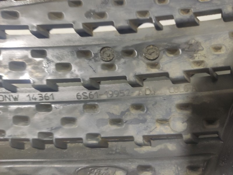 Recambio de moldura para ford fiesta (cbk) referencia OEM IAM   