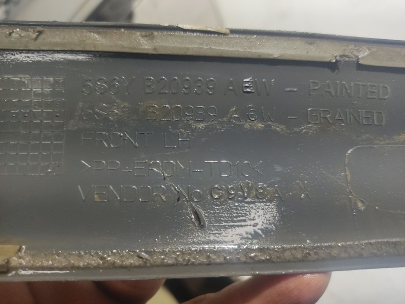 Recambio de moldura para ford fiesta (cbk) referencia OEM IAM   