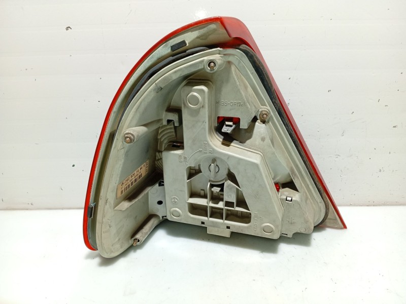 Recambio de piloto trasero derecho para mercedes-benz clase c (w202) c 220 (202.022) referencia OEM IAM A2028202864 2028201064R 