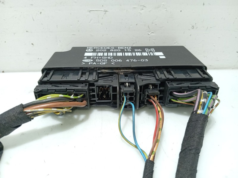 Recambio de modulo electronico para mercedes-benz clase c (w202) c 220 (202.022) referencia OEM IAM A2028201526 2028201526 5DS00