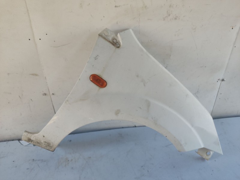 Recambio de aleta delantera derecha para ford fiesta (cbk) referencia OEM IAM 0  