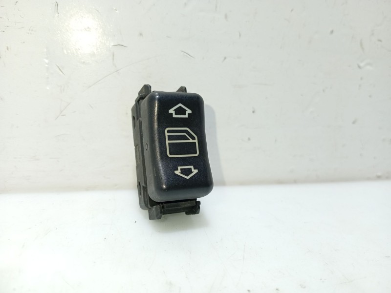 Recambio de mando elevalunas delantero derecho para mercedes-benz clase c (w202) c 220 (202.022) referencia OEM IAM 2028205210  