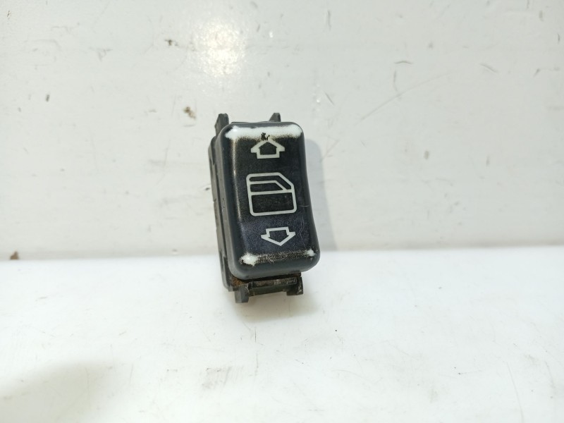 Recambio de mando elevalunas trasero derecho para mercedes-benz clase c (w202) c 220 (202.022) referencia OEM IAM A2028205210 20