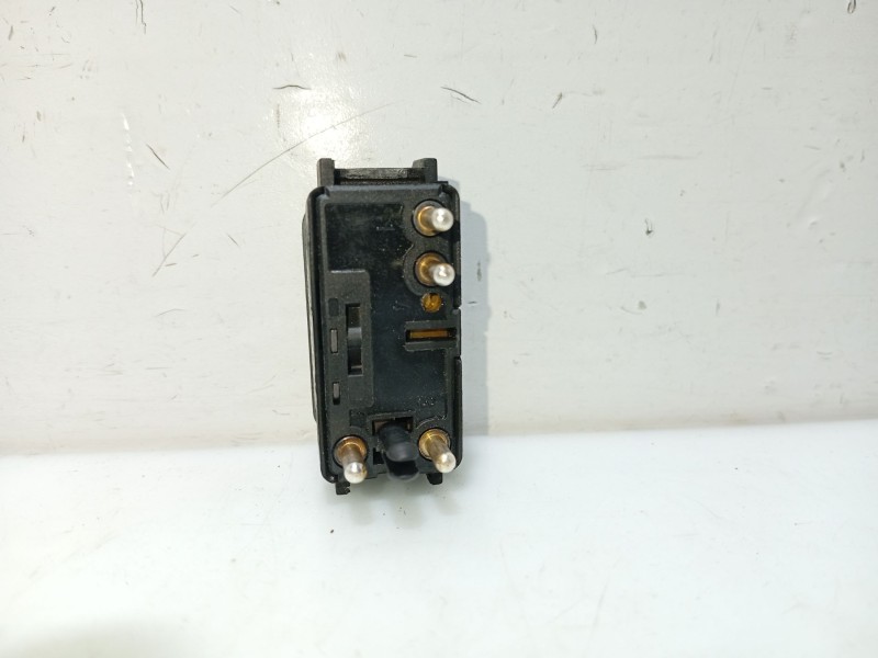 Recambio de mando elevalunas trasero izquierdo para mercedes-benz clase c (w202) c 220 (202.022) referencia OEM IAM A2028205310 