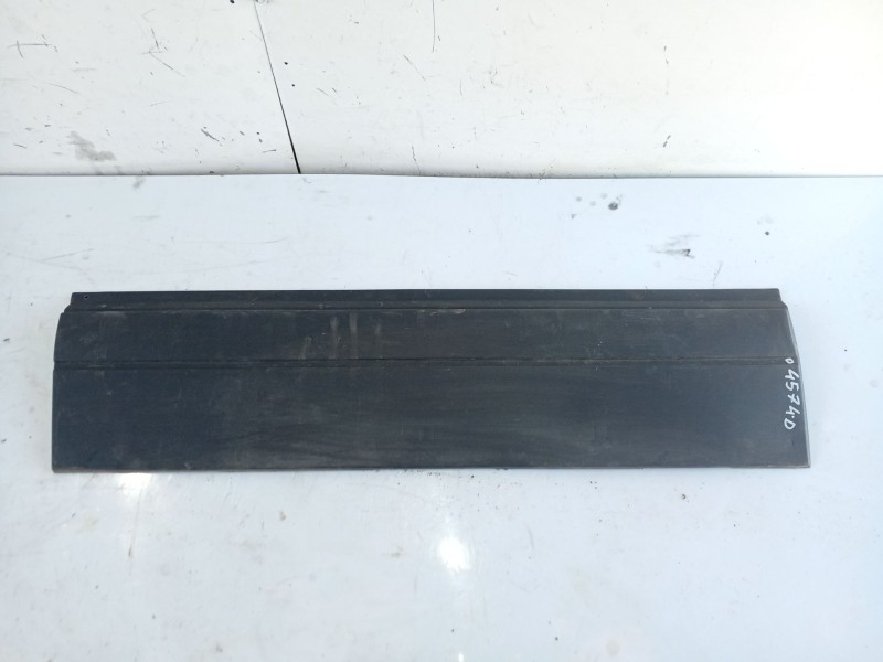 Recambio de moldura puerta delantera derecha para seat marbella ce referencia OEM IAM   