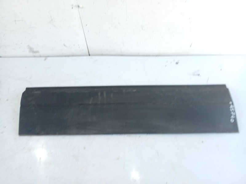 Recambio de moldura puerta delantera derecha para seat marbella ce referencia OEM IAM   