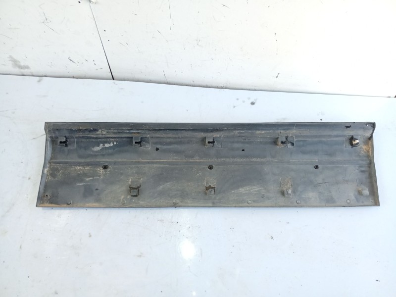 Recambio de moldura puerta delantera derecha para seat marbella ce referencia OEM IAM   