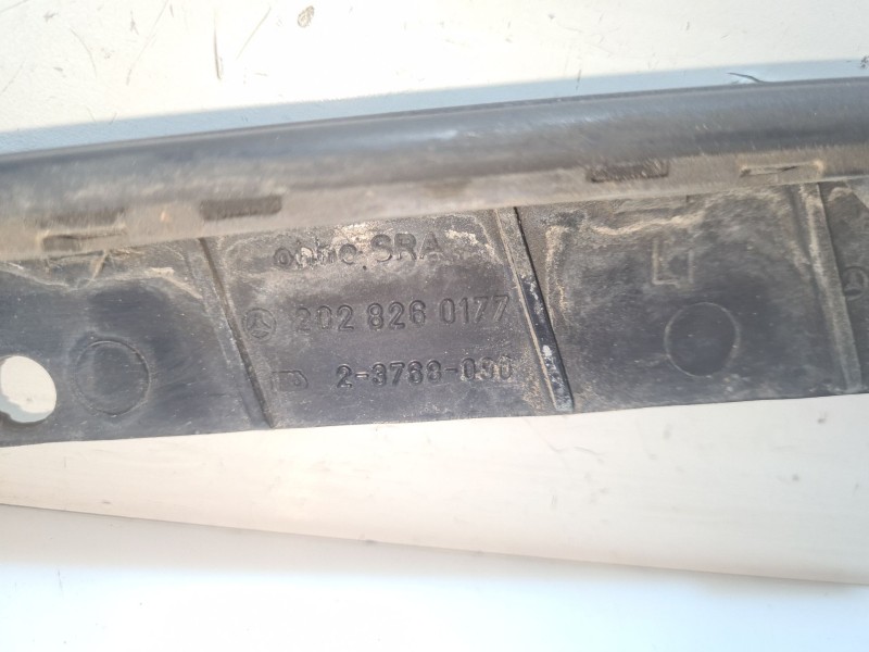 Recambio de moldura para mercedes-benz clase c (w202) c 220 (202.022) referencia OEM IAM A2028260177 2028260377 