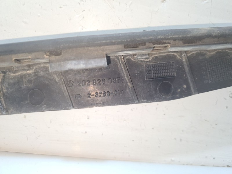 Recambio de moldura para mercedes-benz clase c (w202) c 220 (202.022) referencia OEM IAM A2028260177 2028260377 