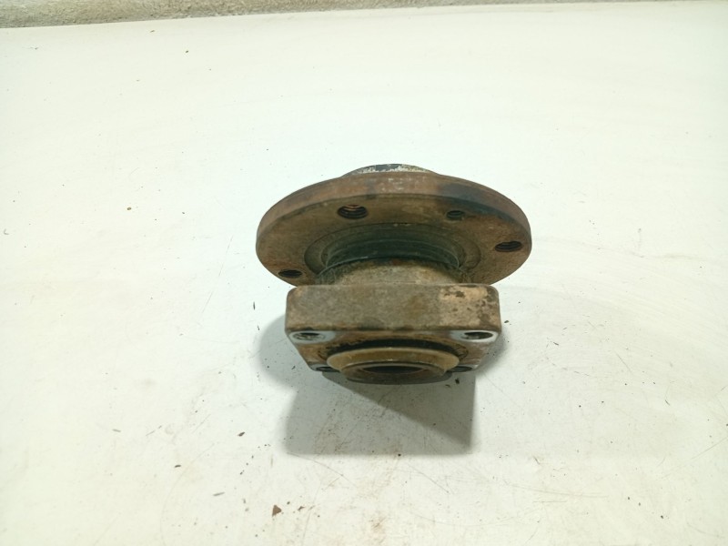 Recambio de buje delantero izquierdo para seat marbella ce referencia OEM IAM   