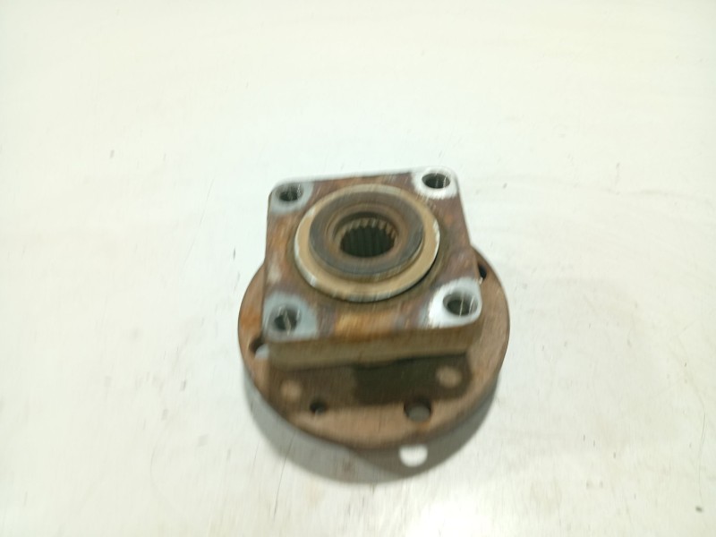 Recambio de buje delantero izquierdo para seat marbella ce referencia OEM IAM   