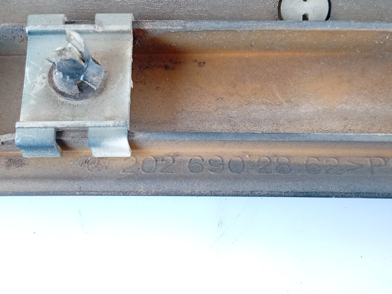 Recambio de moldura para mercedes-benz clase c (w202) c 220 (202.022) referencia OEM IAM 2026902862 A2026902862 