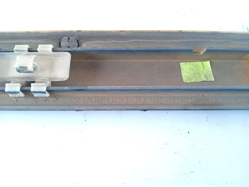 Recambio de moldura para mercedes-benz clase c (w202) c 220 (202.022) referencia OEM IAM 2026903062  