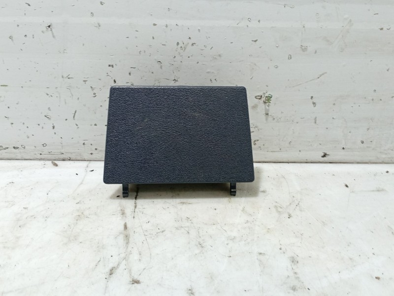 Recambio de cenicero para mercedes-benz clase c (w202) c 220 (202.022) referencia OEM IAM 2028100223 A2028100223 