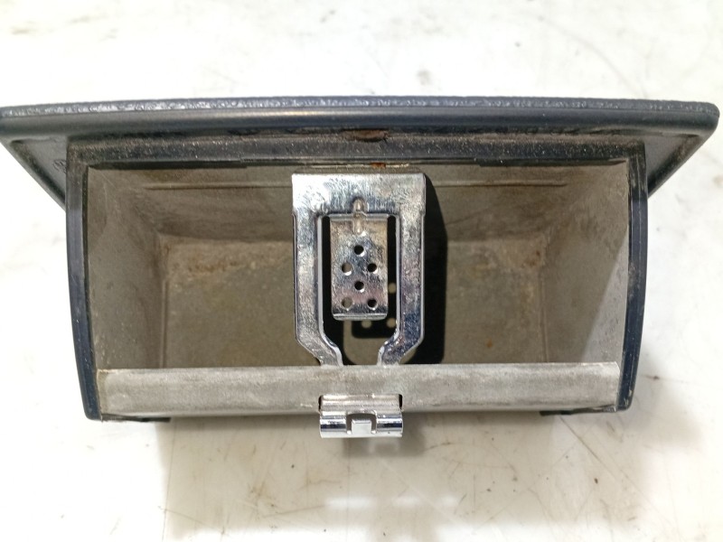 Recambio de cenicero para mercedes-benz clase c (w202) c 220 (202.022) referencia OEM IAM 2028100223 A2028100223 