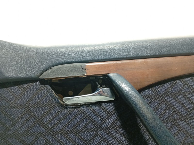 Recambio de guarnecido puerta delantera derecha para mercedes-benz clase c (w202) c 220 (202.022) referencia OEM IAM 2027200270 