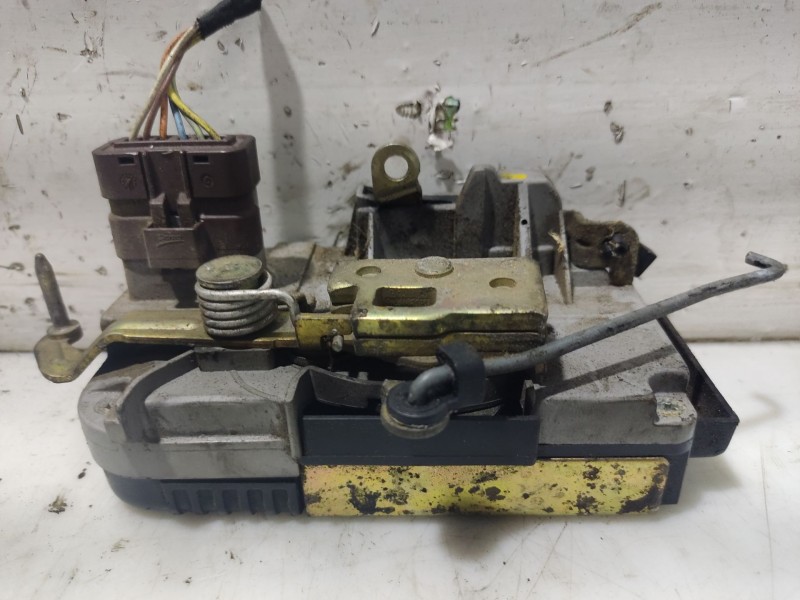 Recambio de cerradura puerta delantera derecha para fiat ulysse (179) referencia OEM IAM 0009645109680  