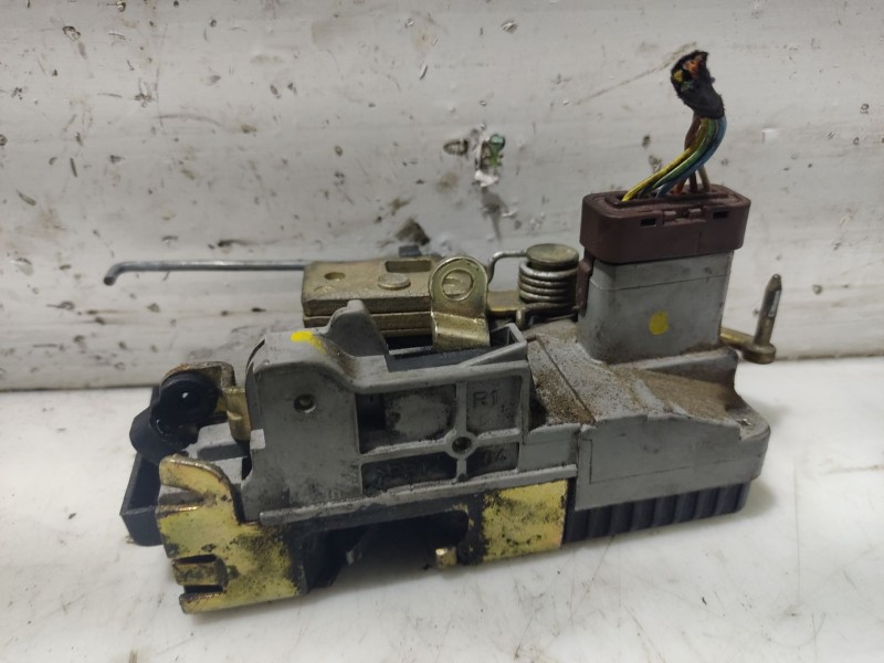 Recambio de cerradura puerta delantera derecha para fiat ulysse (179) referencia OEM IAM 0009645109680  