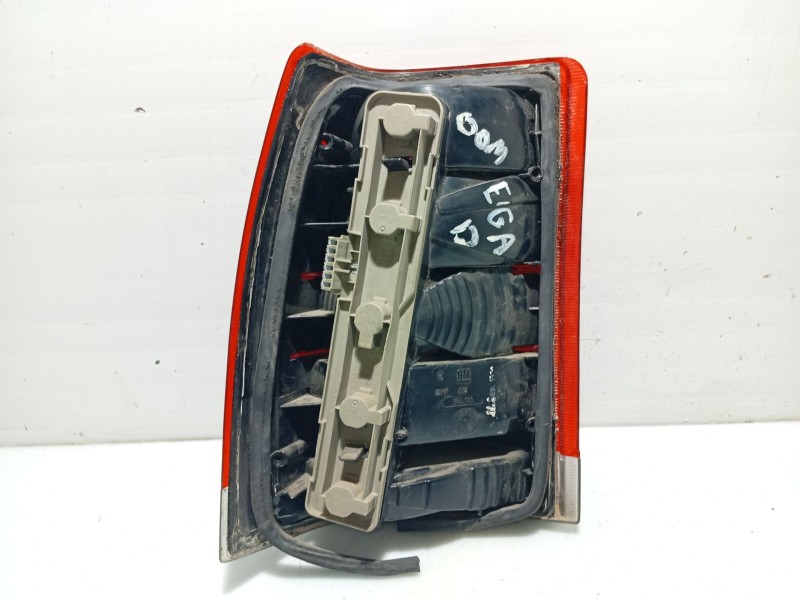 Recambio de piloto trasero derecho para opel omega b elegance berlina referencia OEM IAM 16535032  