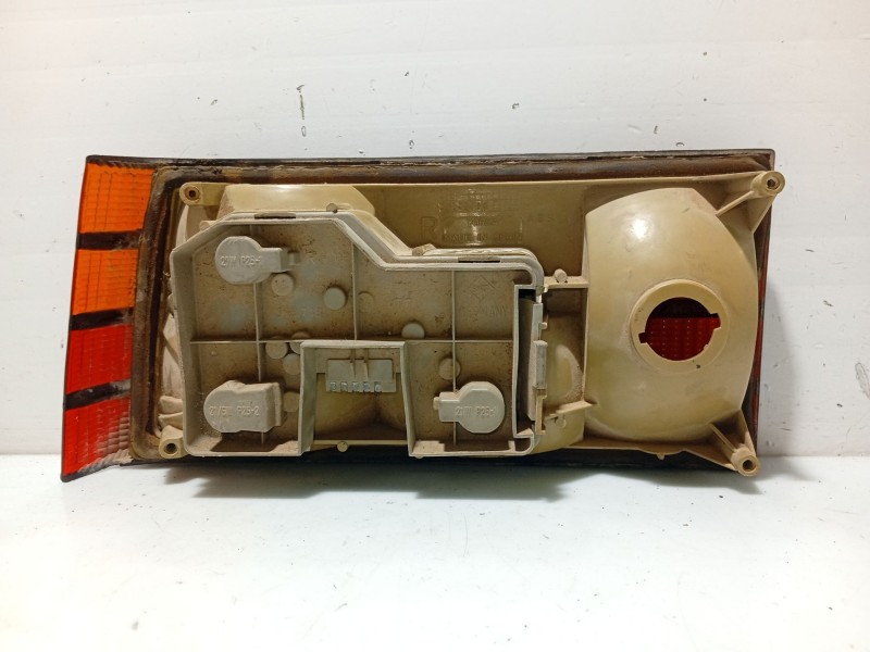 Recambio de piloto trasero derecho para opel ascona c referencia OEM IAM 1223031 1223033  Recambio de piloto trasero derecho para opel ascona c referencia OEM IAM 1223031 1223033