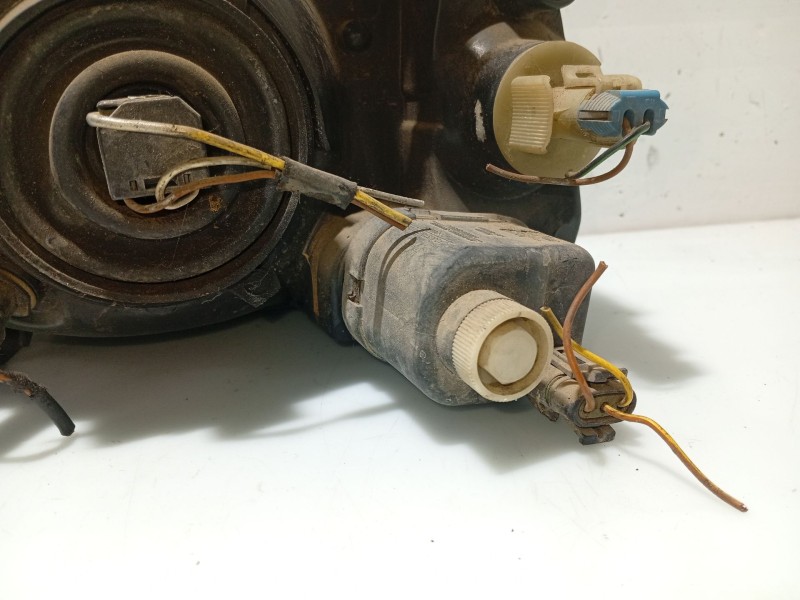 Recambio de faro derecho para opel corsa b referencia OEM IAM 1216487 90386294 1216489