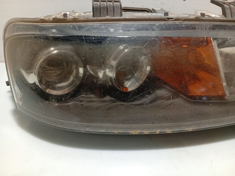 Recambio de faro derecho para fiat punto berlina referencia OEM IAM 46837399 89100448 