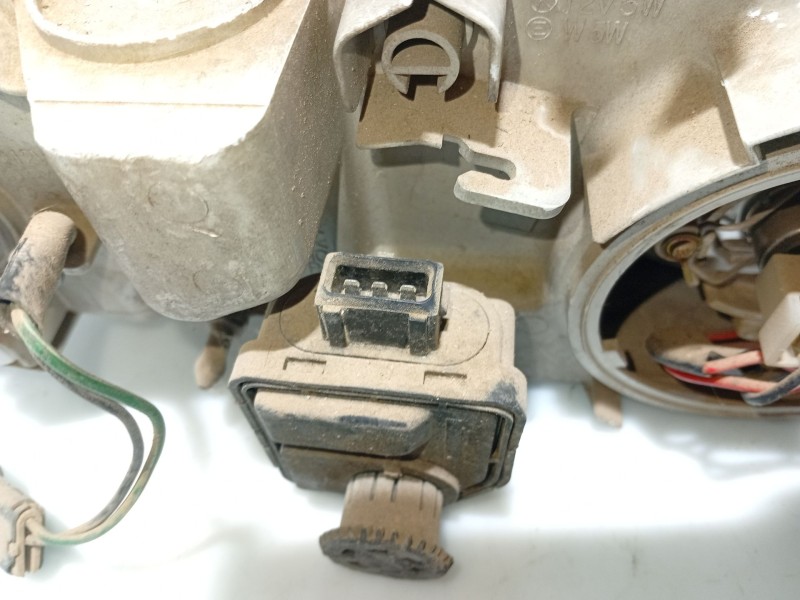 Recambio de faro izquierdo para kia sephia referencia OEM IAM 0K2AC51040A  