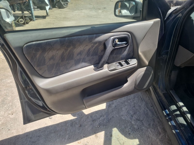 nissan primera hatchback (p11) del año 2001